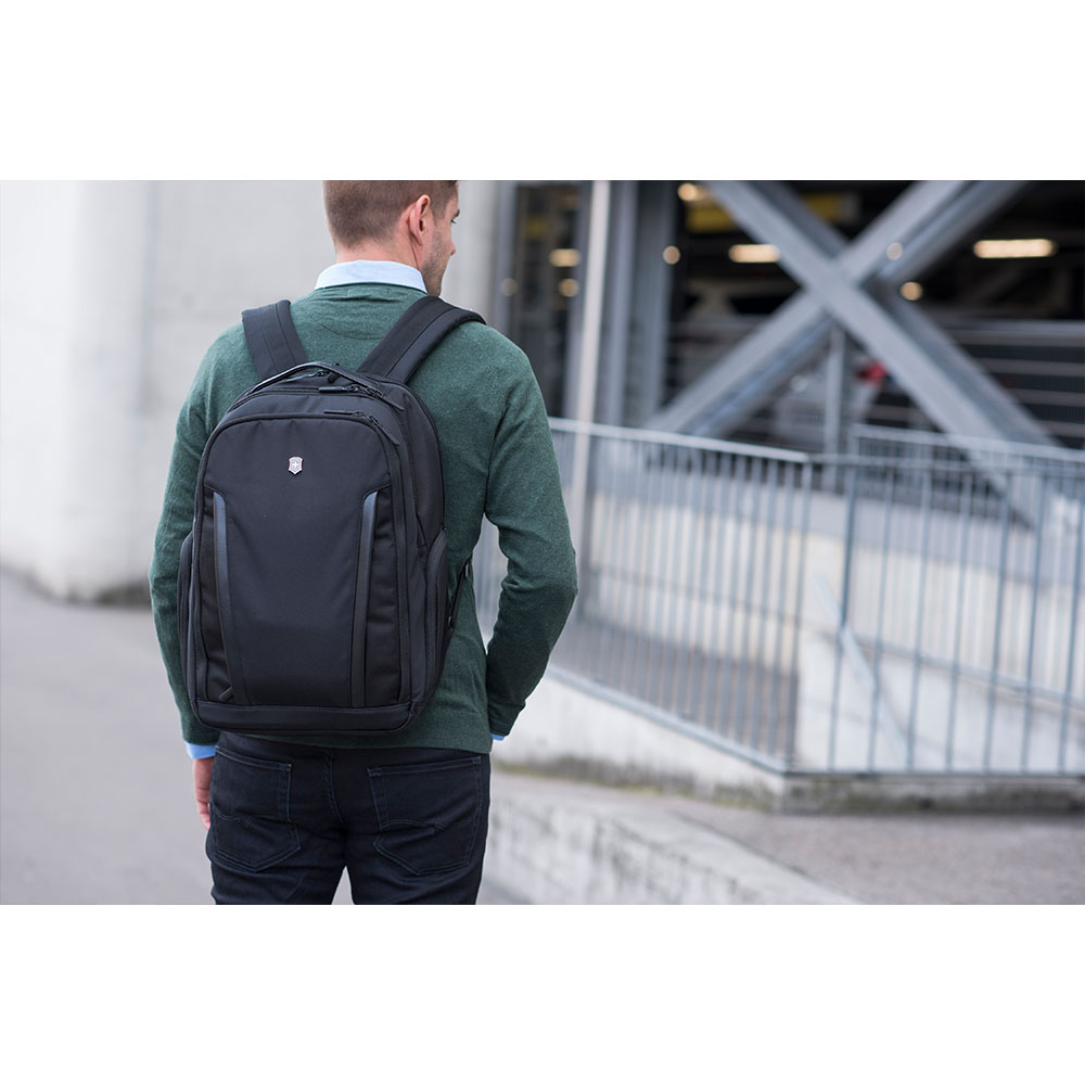 victorinox altmont compact backpack