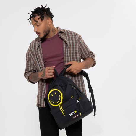Eastpak graffiti store